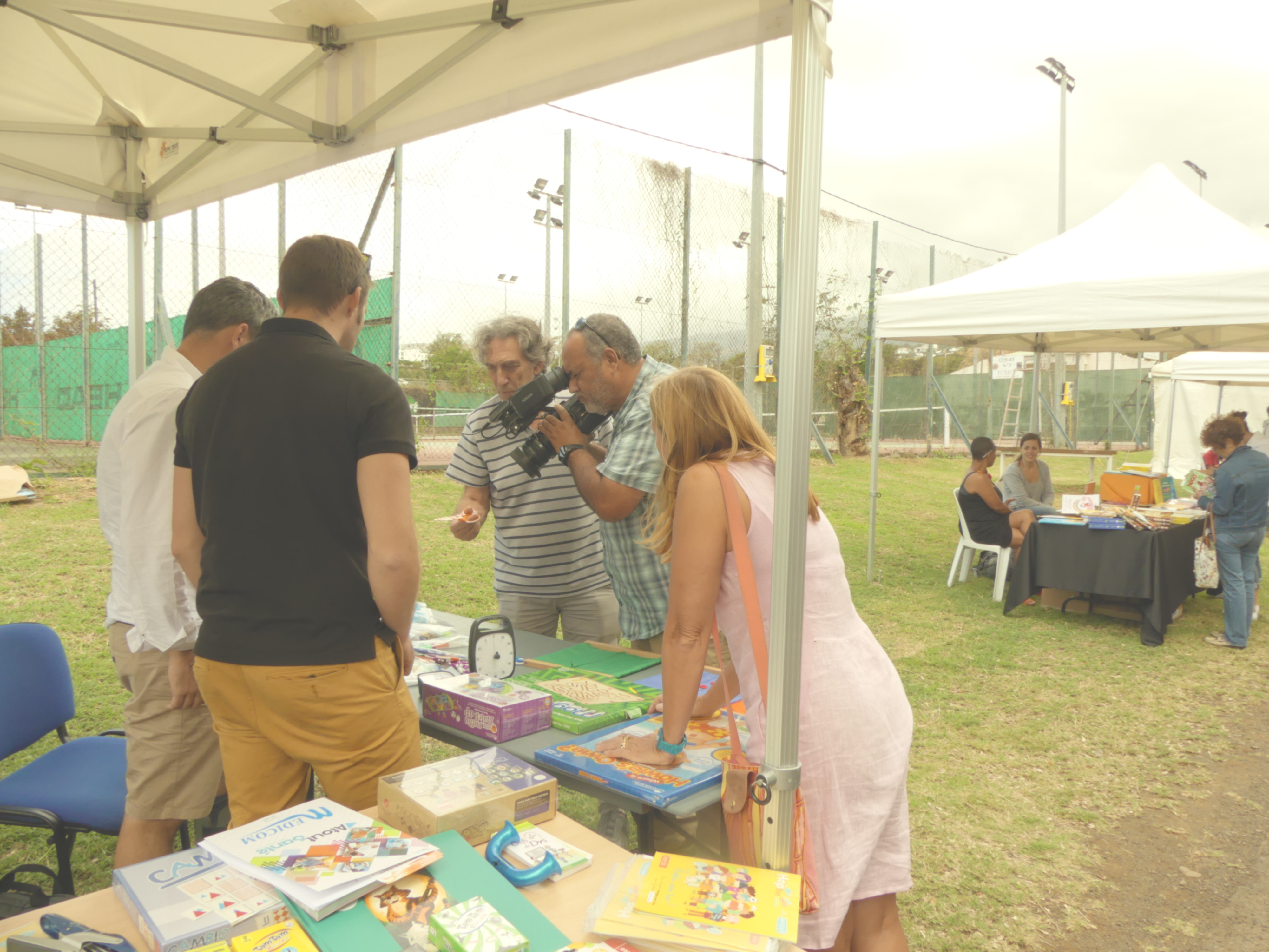 Photo Journee Nationale des DYS 2017 - 45 - Stand Medicom.JPG